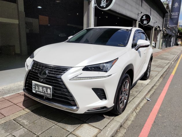 LEXUS NX200 豪華版 白色 1