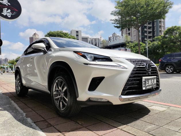 LEXUS NX200 豪華版 白色 2