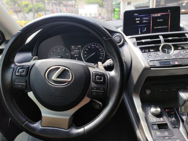 LEXUS NX200 豪華版 白色 4