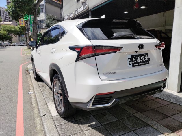 LEXUS NX200 豪華版 白色 10