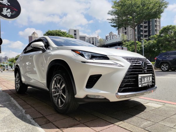 LEXUS NX200 豪華版 白色